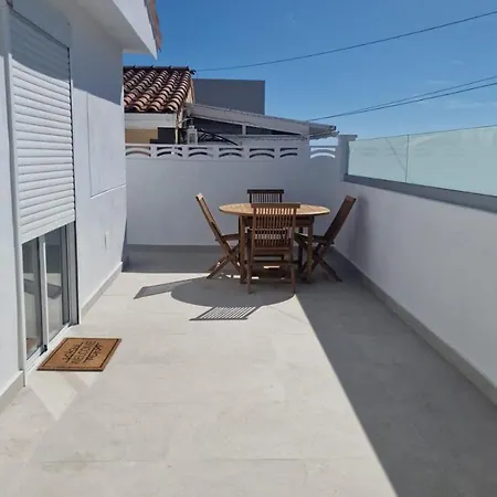 La Casita De Emily - Reformada, Bien Situada Y Con Piscina Amplia