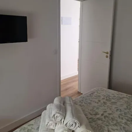 La Casita De Emily - Reformada, Bien Situada Y Con Piscina Amplia
