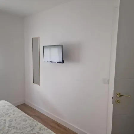 La Casita De Emily - Reformada, Bien Situada Y Con Piscina Amplia