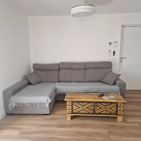 La Casita De Emily - Reformada, Bien Situada Y Con Piscina Amplia