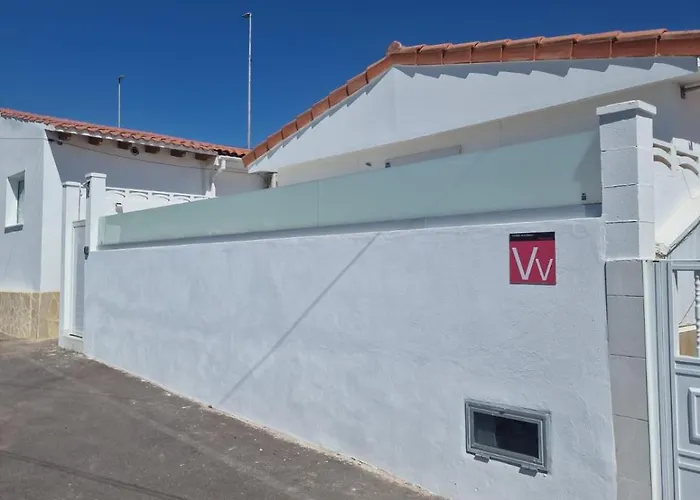 La Casita De Emily - Reformada, Bien Situada Y Con Piscina Amplia *