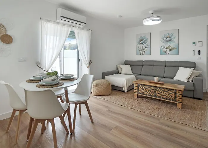 La Casita De Emily - Reformada, Bien Situada Y Con Piscina Amplia *