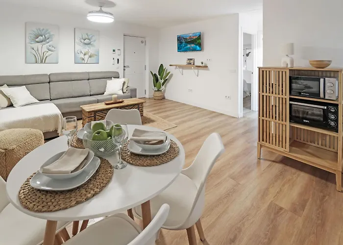 La Casita De Emily - Reformada, Bien Situada Y Con Piscina Amplia