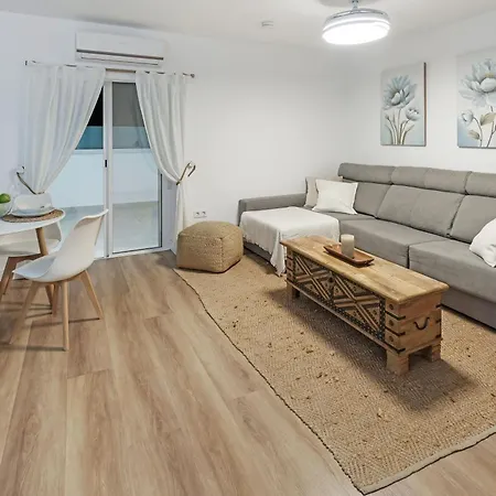 La Casita De Emily - Reformada, Bien Situada Y Con Piscina Amplia