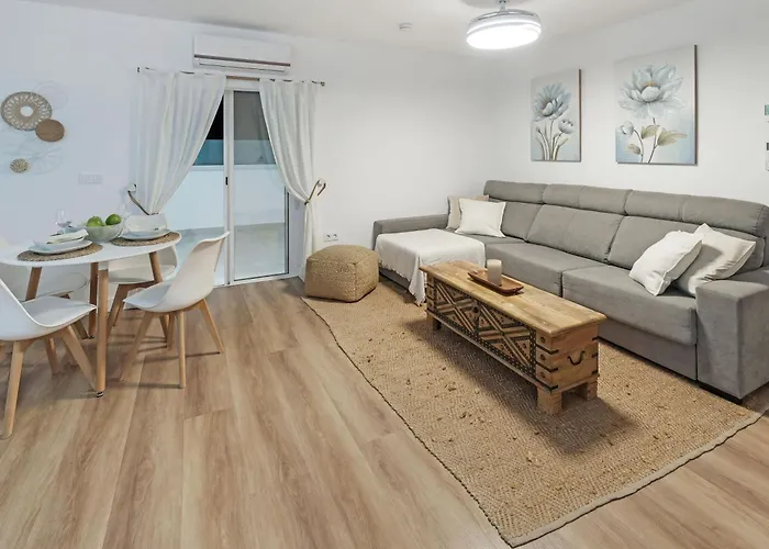 La Casita De Emily - Reformada, Bien Situada Y Con Piscina Amplia