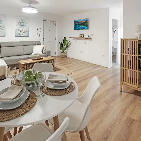 La Casita De Emily - Reformada, Bien Situada Y Con Piscina Amplia